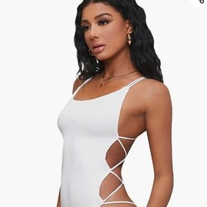 Verdusa Women's Sleeveless Scoop Neck Strappy Backless Bodysuit